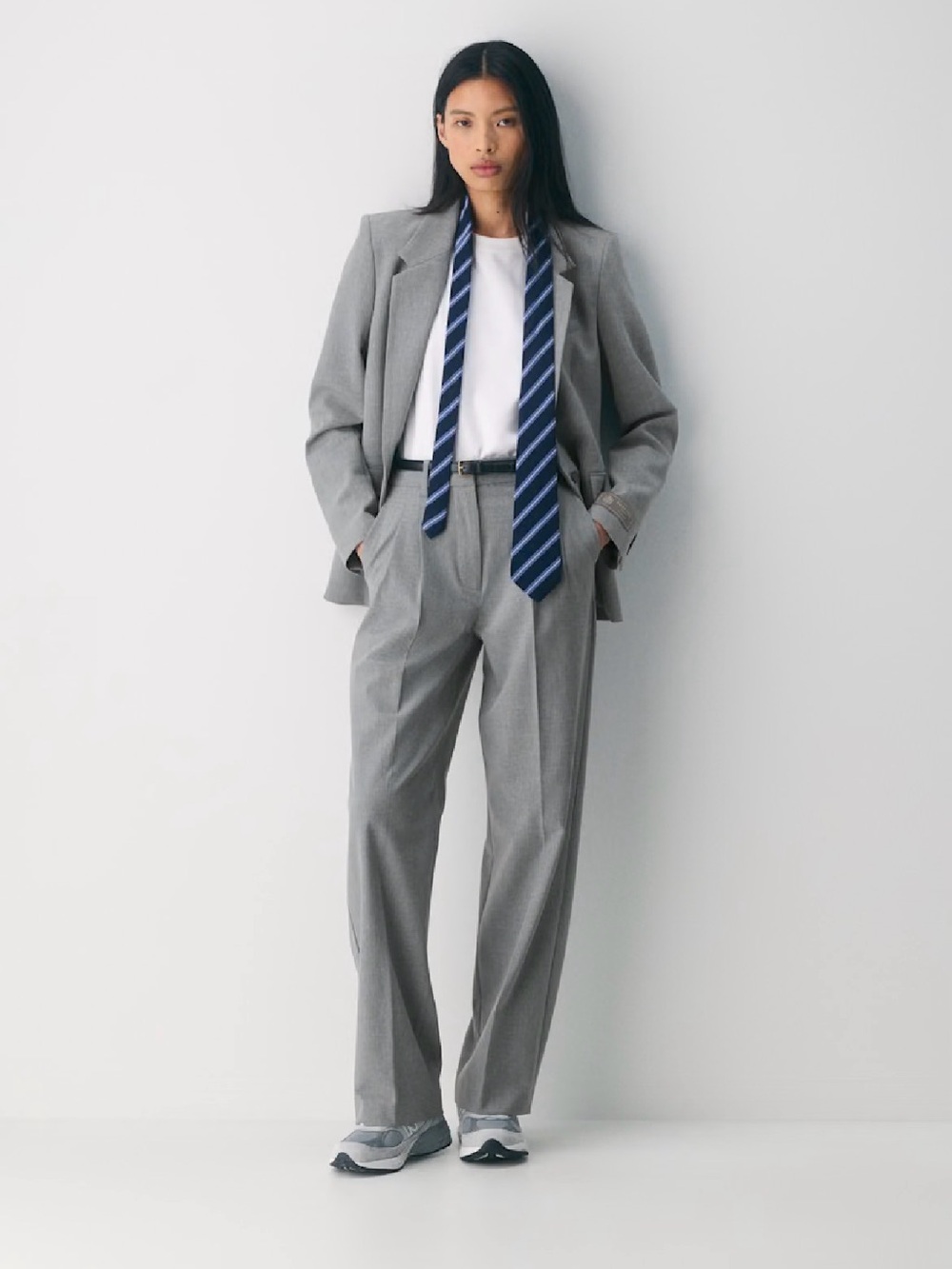 Aritzia The Effortless Pant Light Grey